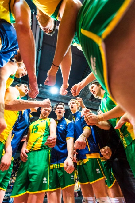 Australia celebrate beating Canada 3-2