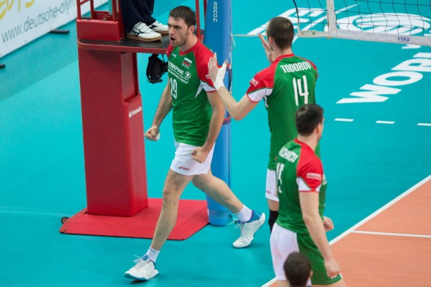 Bulgaria´s-Tsvetan-Sokolov-and-his-teammates