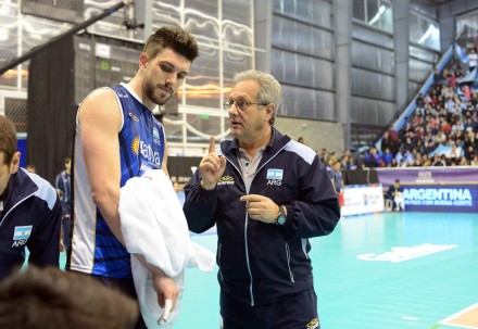 Argentinean coach Julio Velasco working with Facundo Conte at a TTO