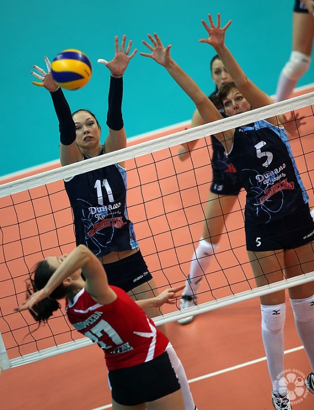 Dinamo Kazan's double block