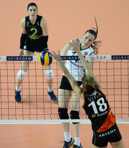 Eda-Erdem-against-Eczacibasi