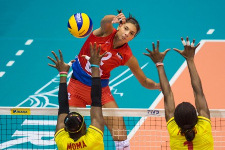 Jovana Brakočević against Cameroon's block