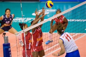 Bojana Milenkovic spiking against Peruvians