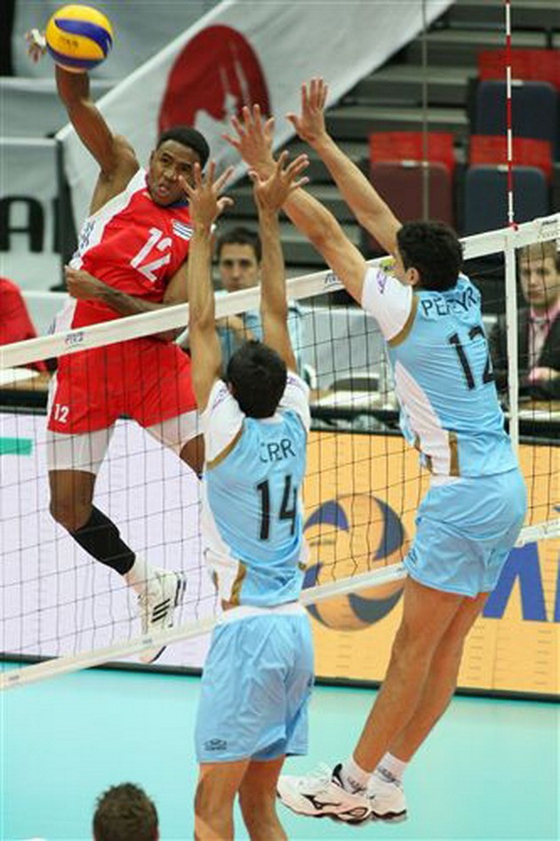 Henry-Bell-cuba-volleyball