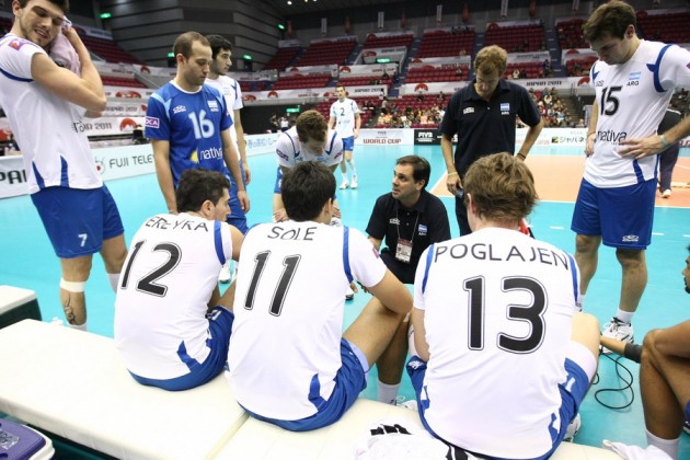 Javier-Weber-briefs-his-players-during-a-time-out