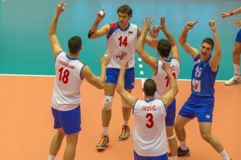 Atanasijević (14) and teammates