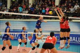 Vakifbank lives up to its reputation to score away win in Romania