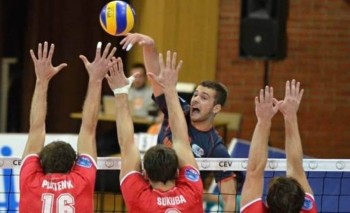 Božidar Ćuk in attack against triple block