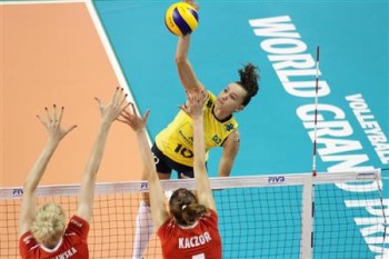 Gabriela Guimarães attacks during Brazil’s victory over Poland