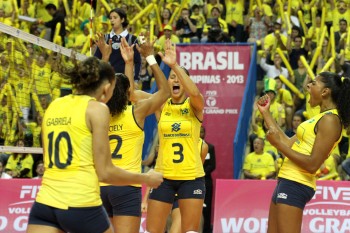 Brazil celebrates the victory over the American side