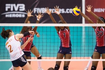 Dominican blockers couldn't stop the Chinese attackers
