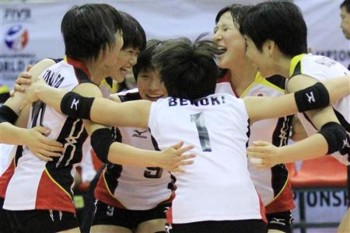 Japan Girls celebrate the victory against Egypt and the qualification to the semifinal