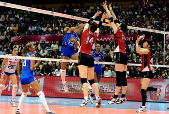 Japan defend against a spike from Italy's Valentina Arrighetti