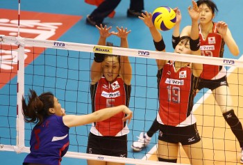 Japanese try to block an attack by the Chinese Taipei team