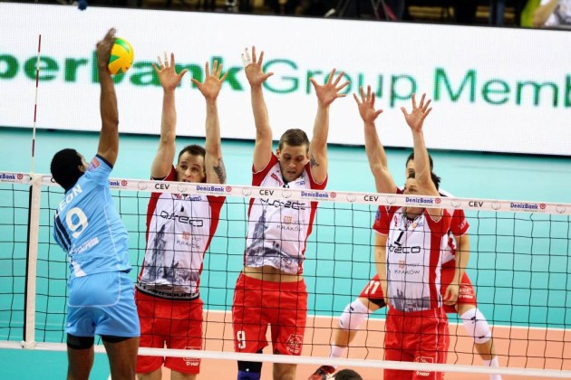 Leon vs. triple block of Resovia