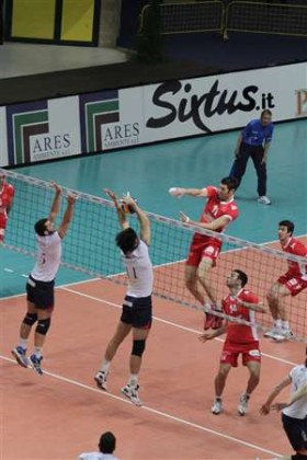 MONZA edges Remat ZALAU to make it to semis of CEV Cup