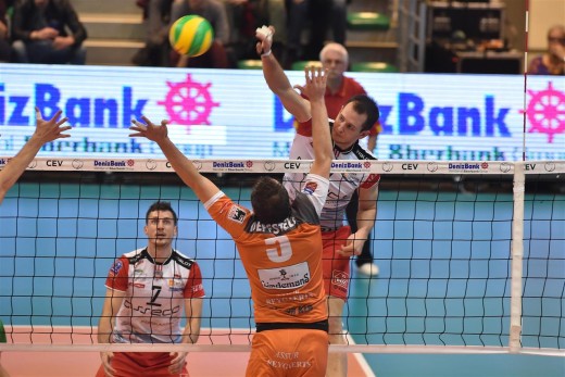 Kurek attacks, Asse-Lennik vs. Resovia