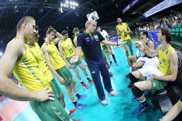 Bernardo Rezende with players of Brazil