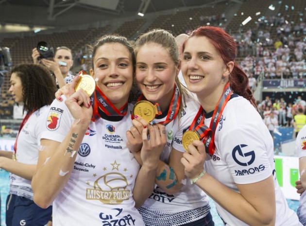 Veljkovic with Busa and Mirkovic