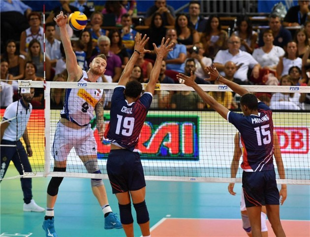 Ivan Zaytsev attacks