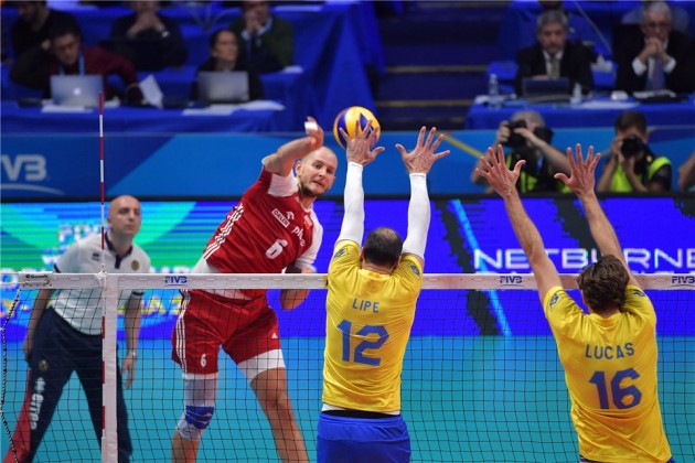 Bartosz Kurek attacks