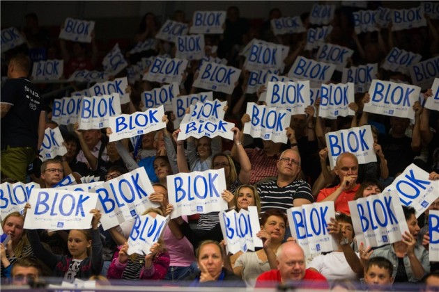 Spectators want block