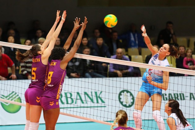 Goncharova in attack, Kosheleva in block