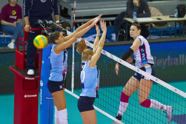 Zarolinska against Dinamo's block