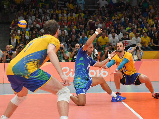 WorldofVolley :: RIO 2016 M: Camera made Serginho miss the ball! (VIDEO)