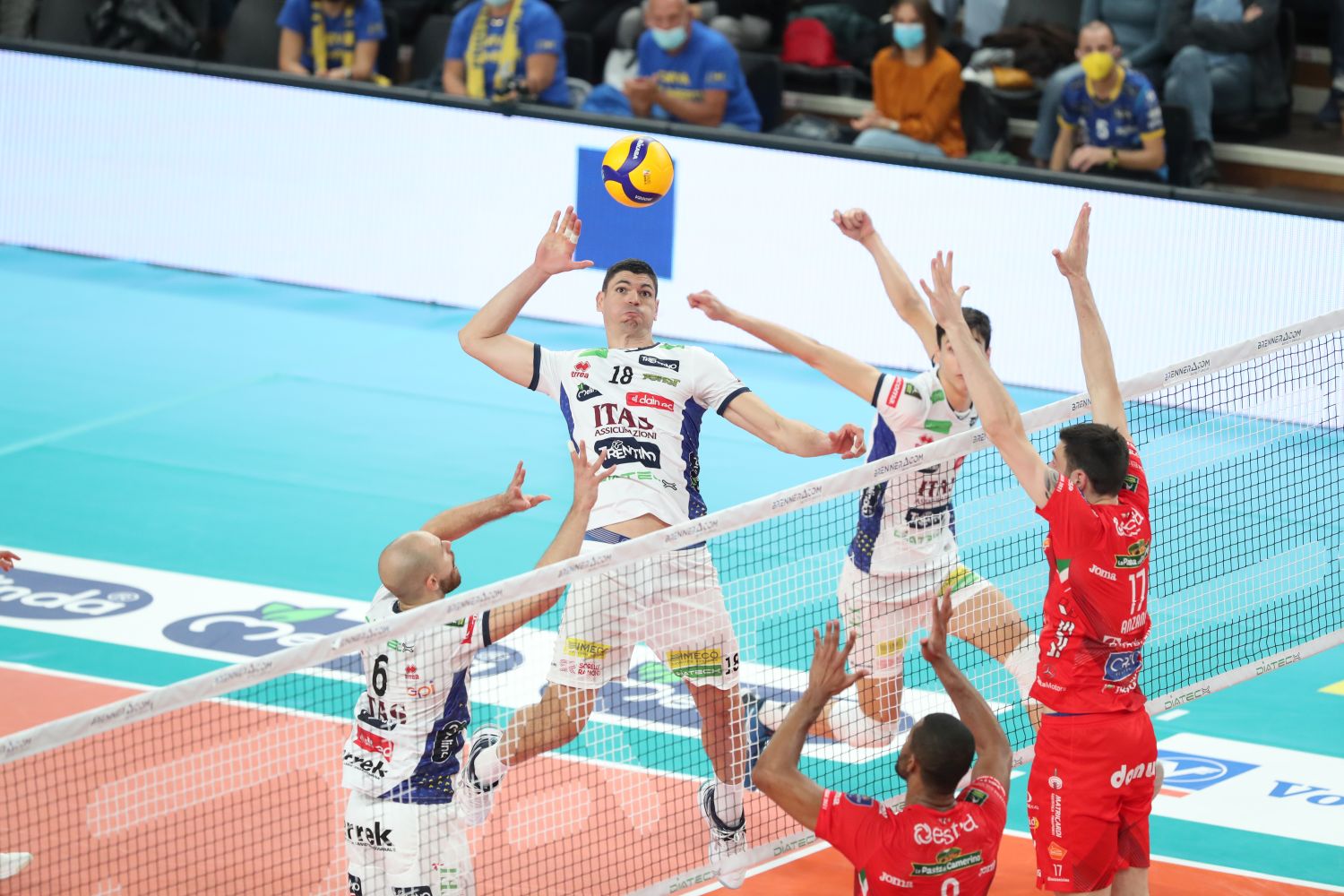 WorldofVolley ITA M Trentino take advantage of numerous injuries in