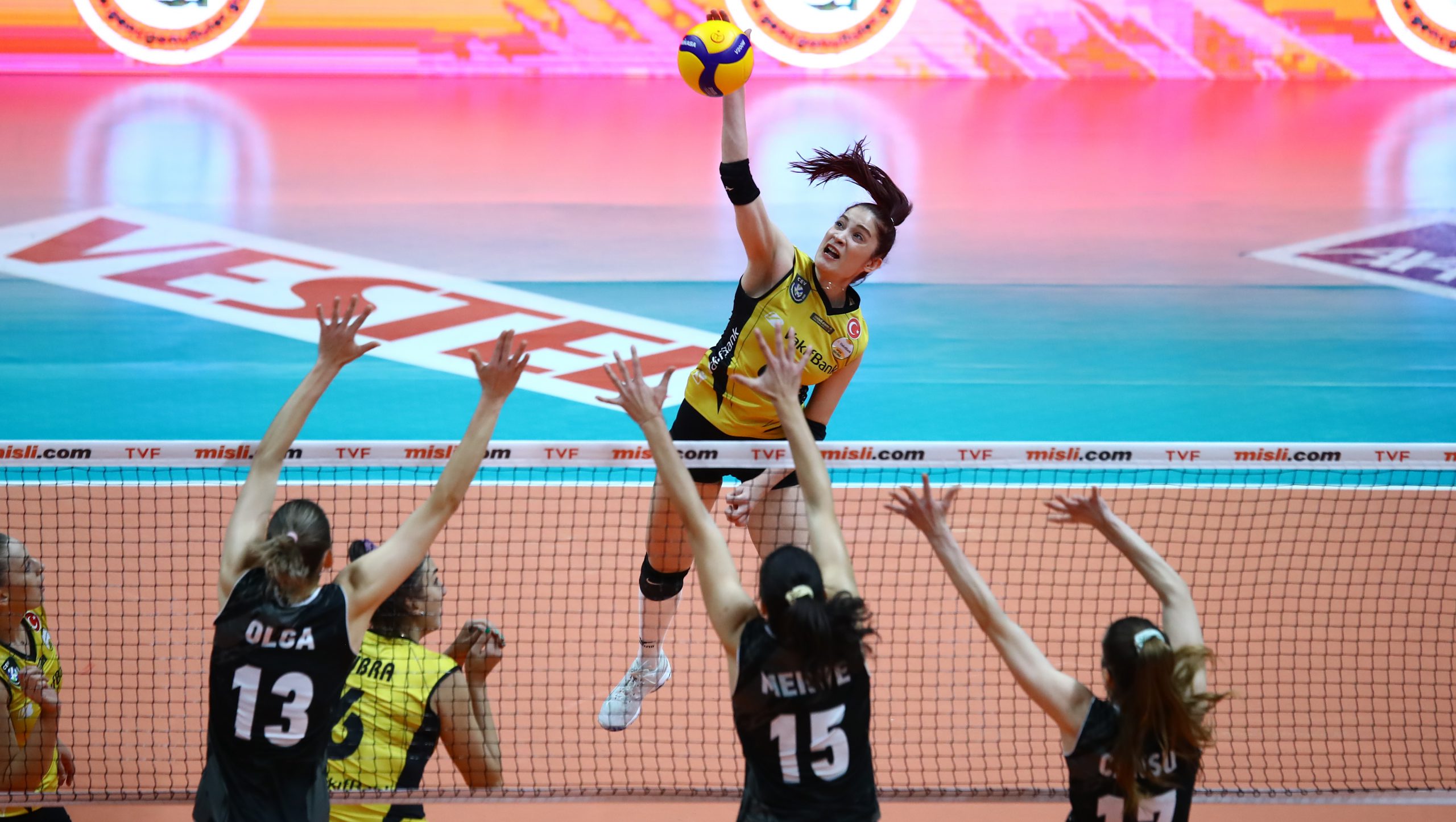 WorldofVolley :: TUR W: VakıfBank Score Fourth Consecutive Victory ...