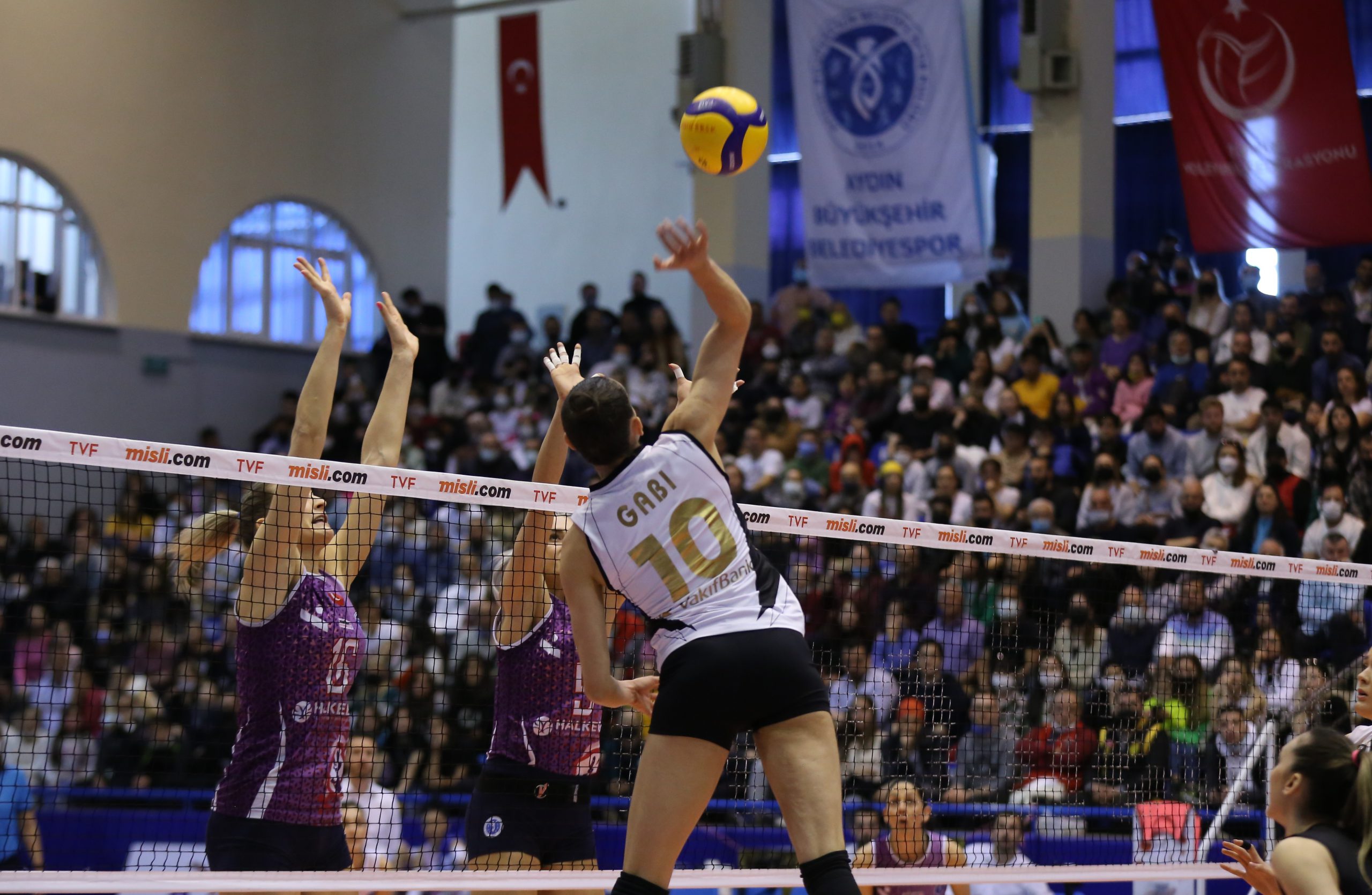 WorldofVolley :: TUR W: VakıfBank Secure Triumph In Regular Season ...