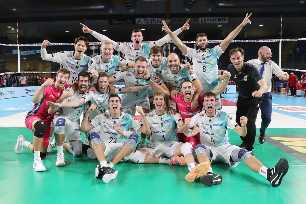 WorldofVolley :: SERBIAN SUPER CUP W: Crvena zvezda triumph in only  domestic competition in which they lacked trophy in club's 76-year history  - WorldOfVolley