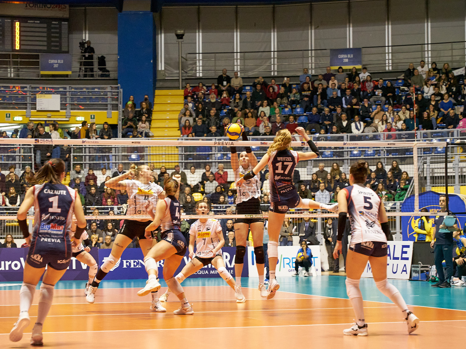 WorldofVolley CHALLENGE CUP W Chieri and Lugoj in the CEV Challenge Cup Finals