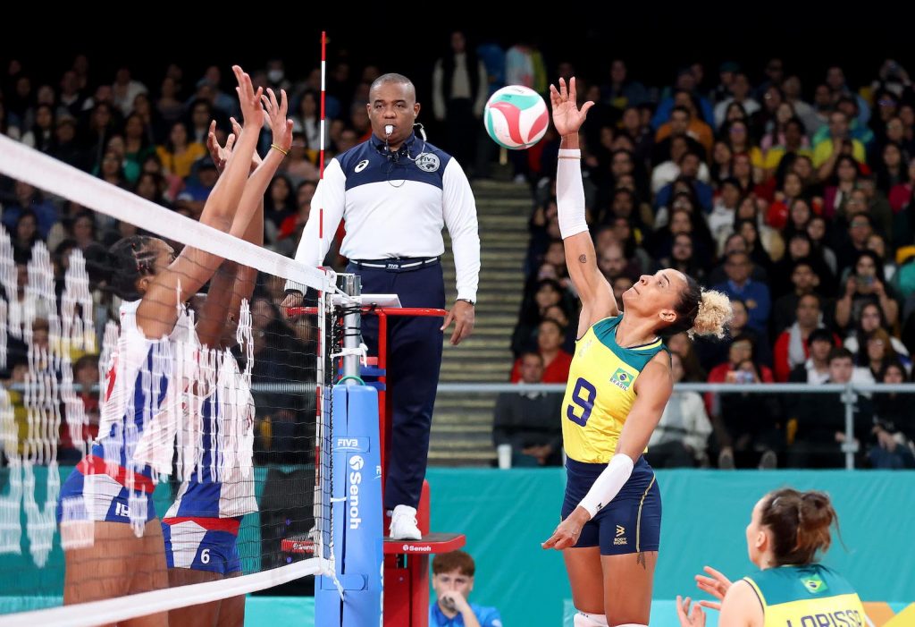 VINÃ DEL MAR, CH - 24.10.2023: JOGOS PANAMERICANOS SANTIAGO 2023 - Brazil's  27-15 victory over the Paraguay team in the first round of Women's Handball  during the Santiago 2023 Pan American Games