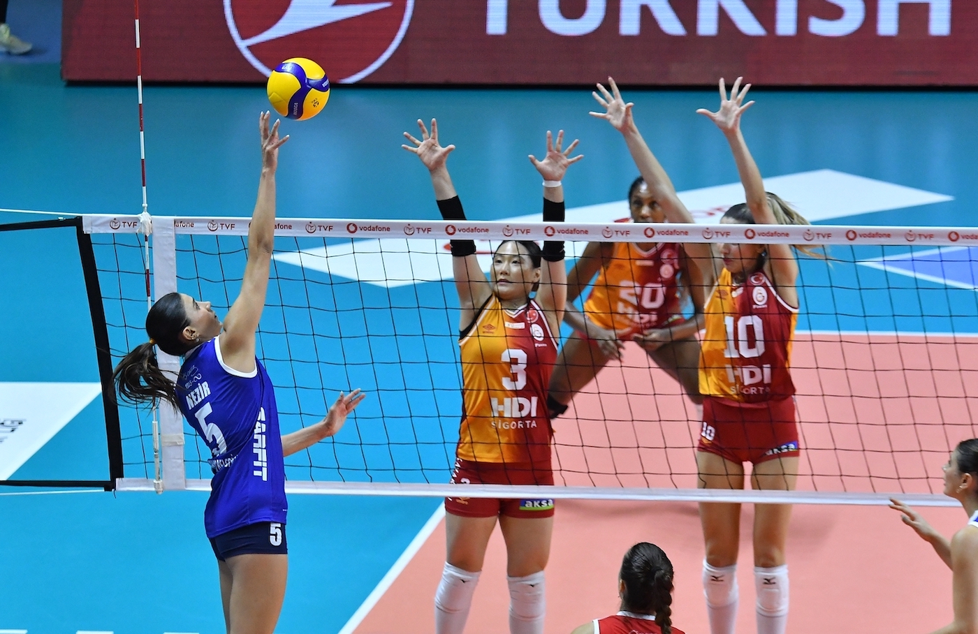 WorldofVolley :: TUR W: Galatasaray Daikin Triumphs Over Sarıyer Bld ...