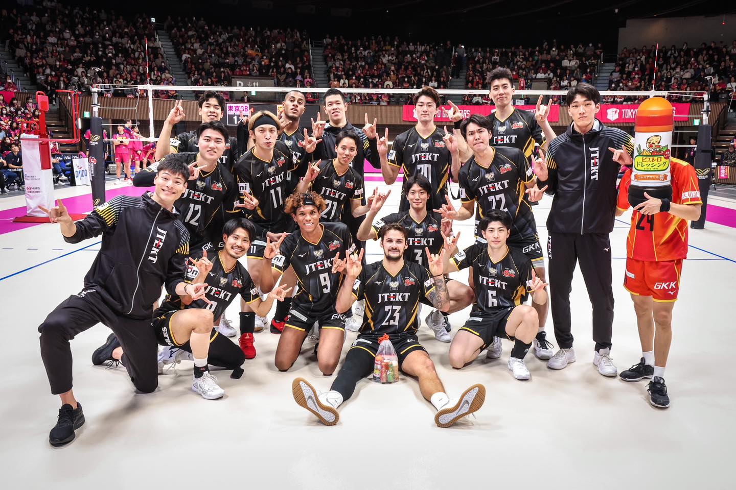 WorldofVolley :: JPN M SV.League Showdown: JTEKT Stings Edge Tokyo