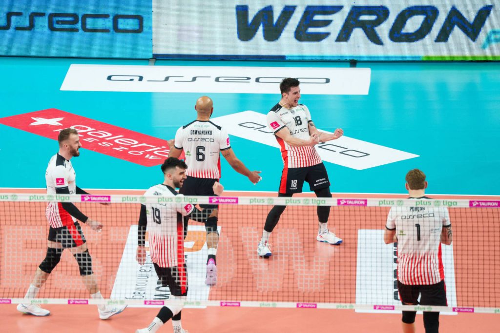 Imagen del partido de voleibol entre Asseco Resovia Rzeszów y JSW Jastrzębski Węgiel